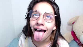 maggie_fox Video  699 Seconds