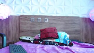 laura_vandervoort Video  1105 Seconds