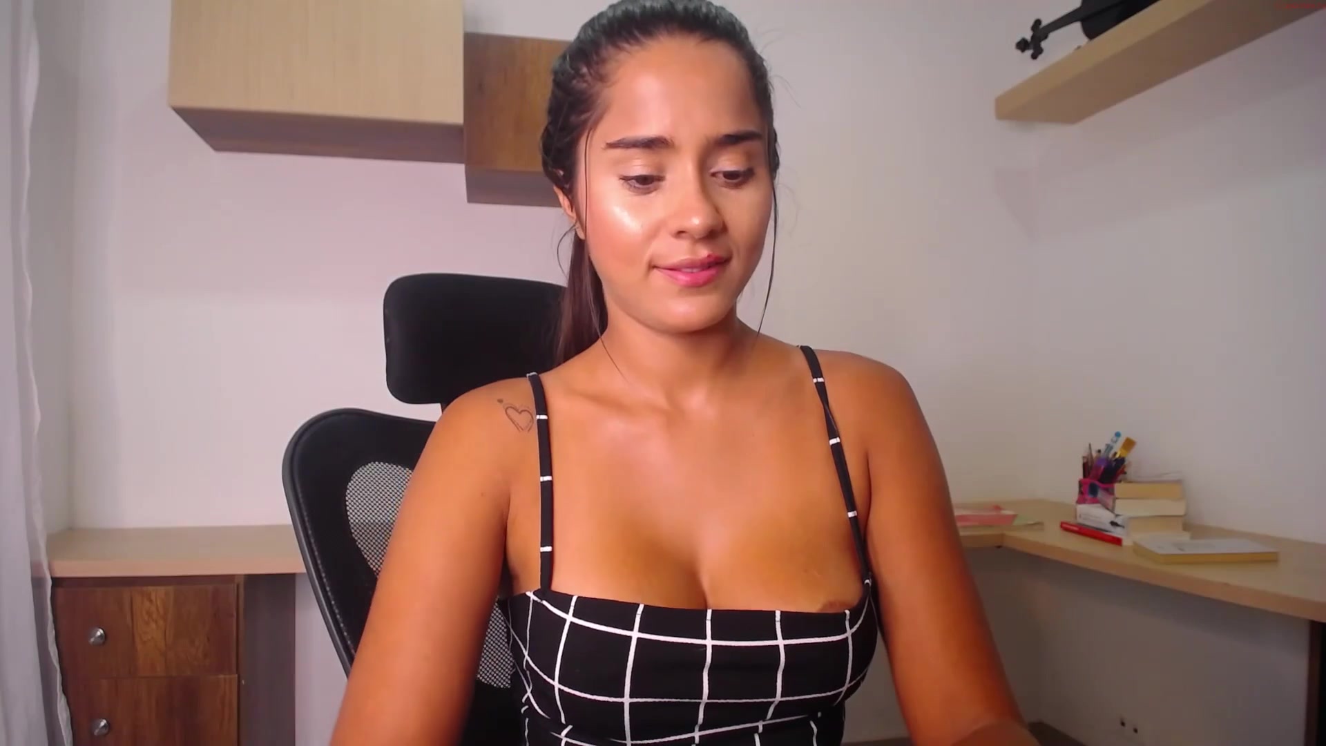 paola_arias Video 209 Seconds