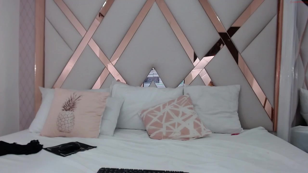 meggan_ink Video 334 Seconds