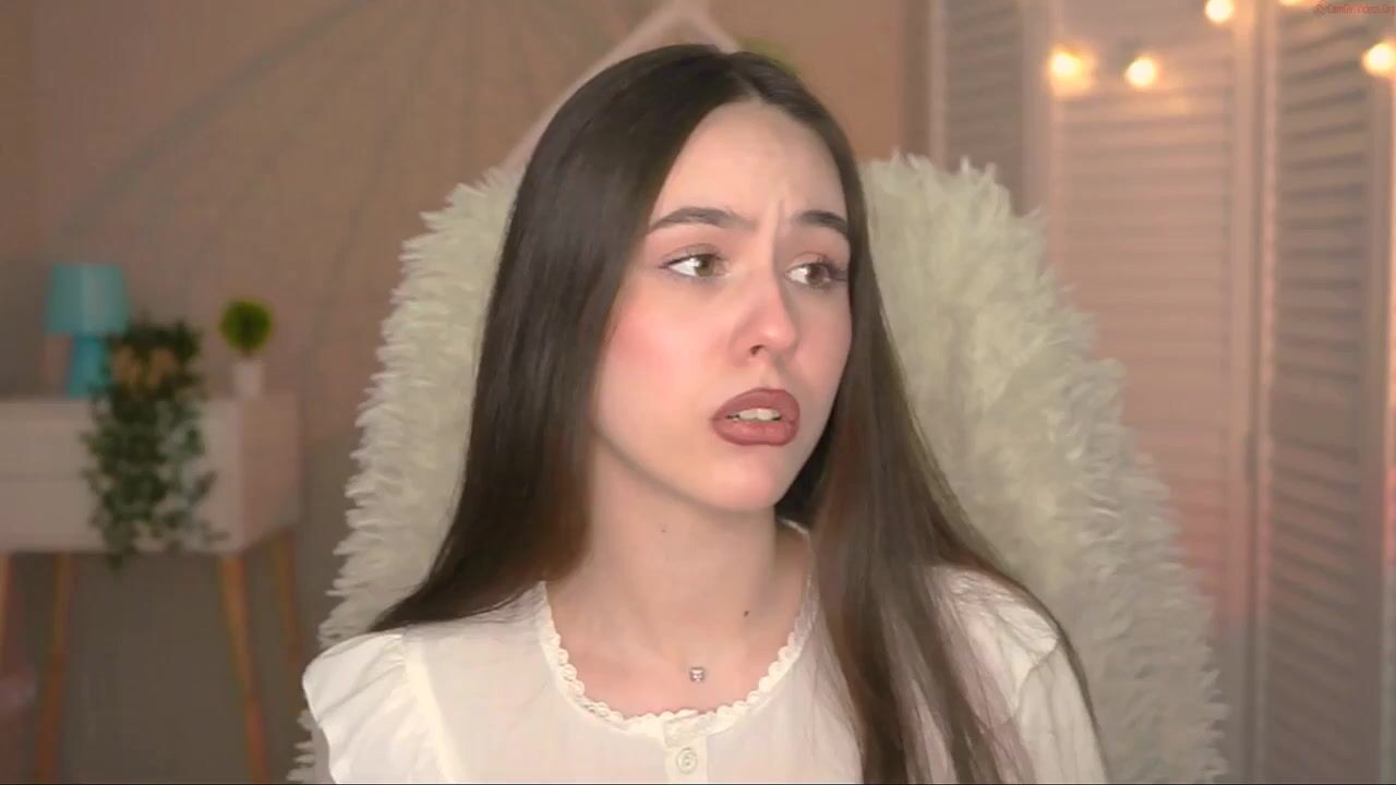 emilyeliott Video 560 Seconds